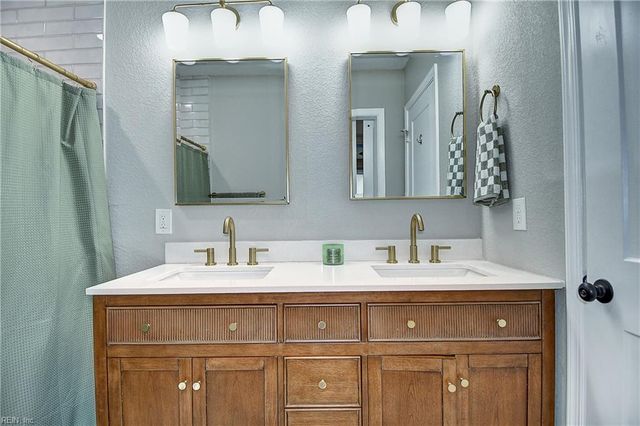 1752 Garden DR, Virginia Beach, VA 23454