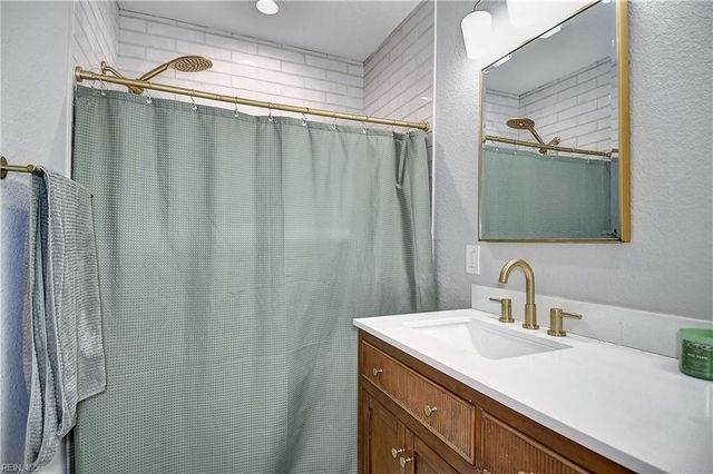 1752 Garden DR, Virginia Beach, VA 23454