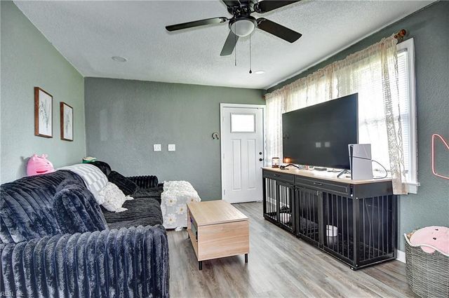 1752 Garden DR, Virginia Beach, VA 23454