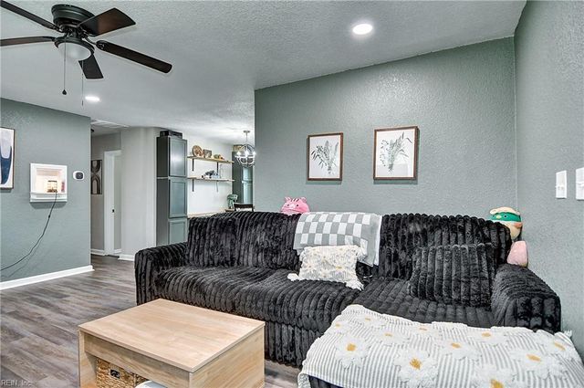 1752 Garden DR, Virginia Beach, VA 23454