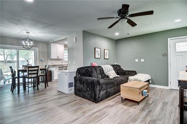 1752 Garden DR, Virginia Beach, VA 23454