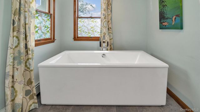 181 Landing Lane, Baiting Hollow, NY 11933