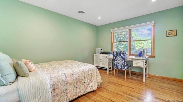 181 Landing Lane, Baiting Hollow, NY 11933