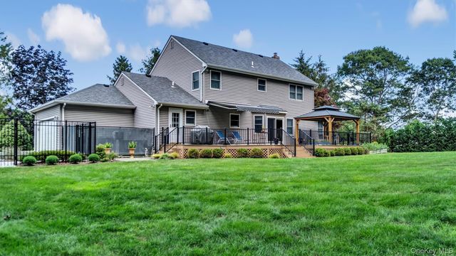 181 Landing Lane, Baiting Hollow, NY 11933