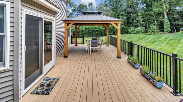 181 Landing Lane, Baiting Hollow, NY 11933