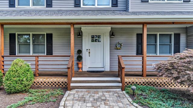 181 Landing Lane, Baiting Hollow, NY 11933