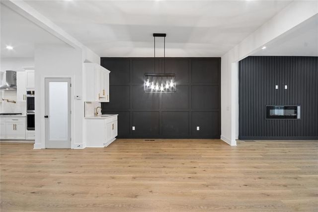 2438 2nd Street NW, Atlanta, GA 30318
