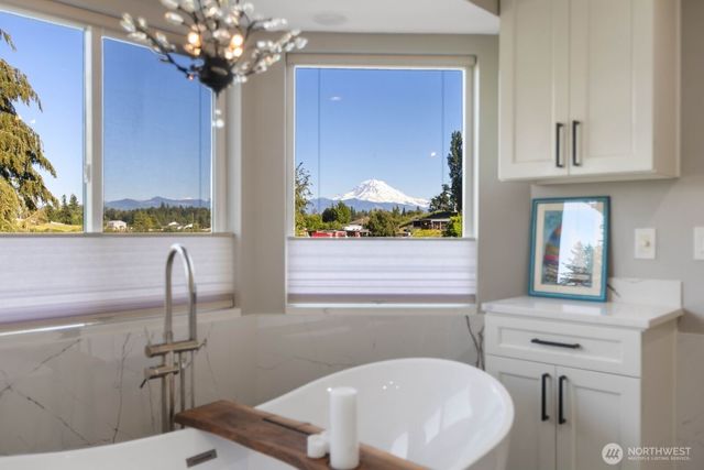 3605 214th Avenue E, Lake Tapps, WA 98391