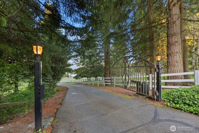 3605 214th Avenue E, Lake Tapps, WA 98391