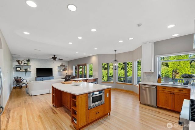 3605 214th Avenue E, Lake Tapps, WA 98391