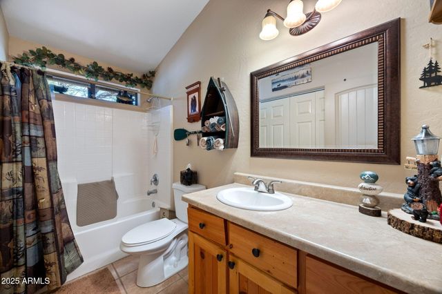 2086 PINEWOOD Drive, Overgaard, AZ 85933