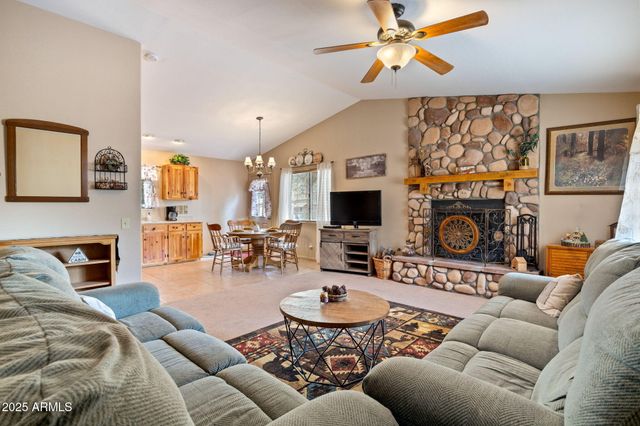 2086 PINEWOOD Drive, Overgaard, AZ 85933