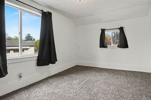 122 S 5th Street, Niles, MI 49120