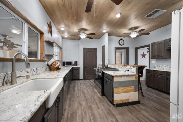 335 D Street, Taft, CA 93268