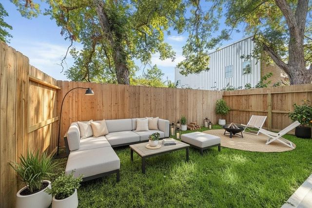 5337 Larkin Street, Houston, TX 77007