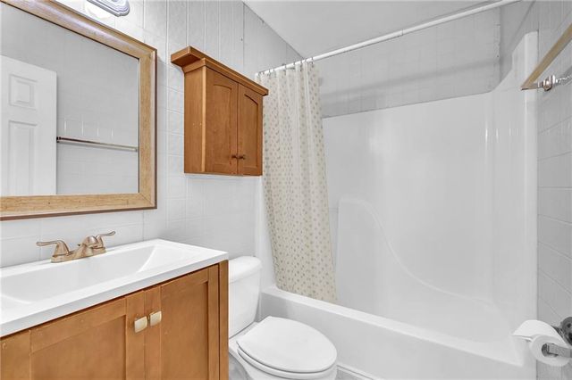 226 Ashland Creek Court, Lawrenceville, GA 30045