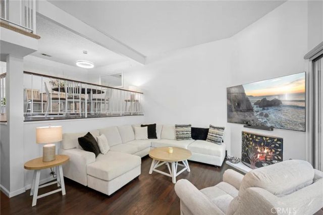 21145 Lassen 3, Chatsworth, CA 91311