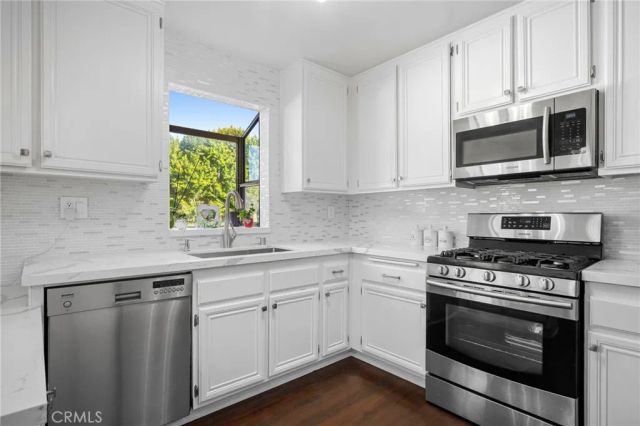 21145 Lassen 3, Chatsworth, CA 91311