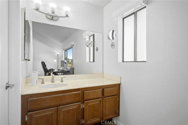 21145 Lassen 3, Chatsworth, CA 91311