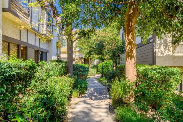 21145 Lassen 3, Chatsworth, CA 91311