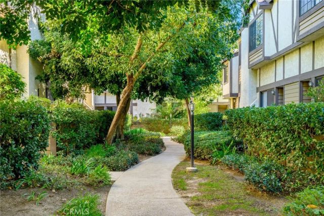 21145 Lassen 3, Chatsworth, CA 91311