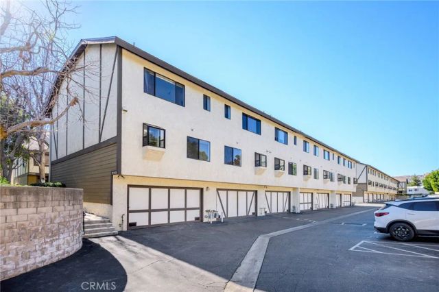 21145 Lassen 3, Chatsworth, CA 91311