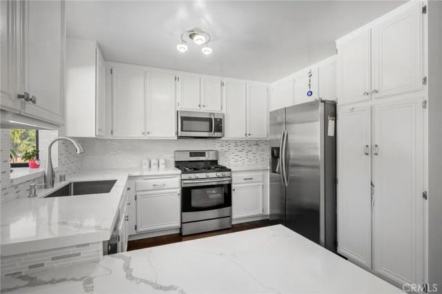 21145 Lassen 3, Chatsworth, CA 91311