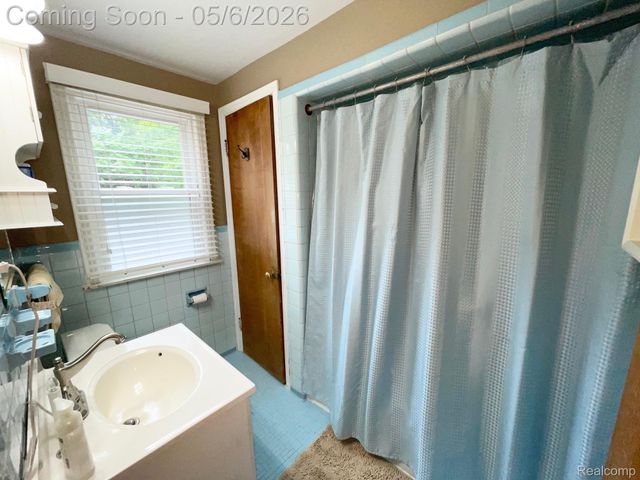 2826 Bamlet Road, Royal Oak, MI 48073