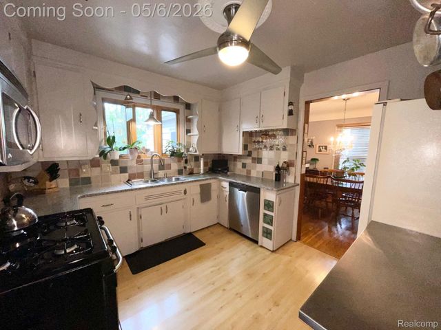 2826 Bamlet Road, Royal Oak, MI 48073