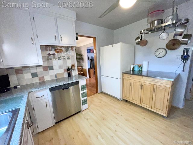 2826 Bamlet Road, Royal Oak, MI 48073