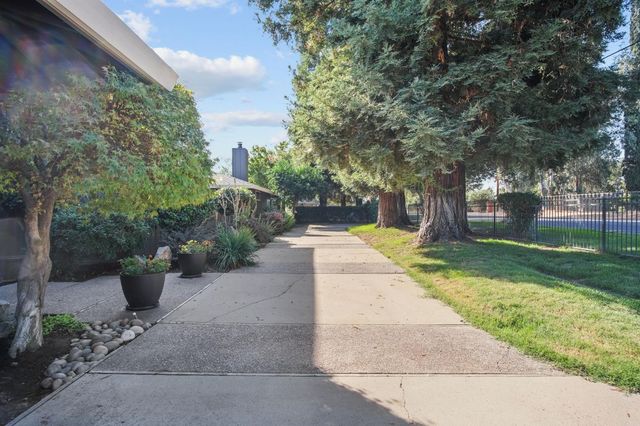 5030 River Rd, Oakdale, CA 95361