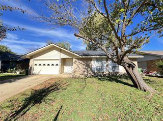 623 Bentwood Drive, Lewisville, TX 75067