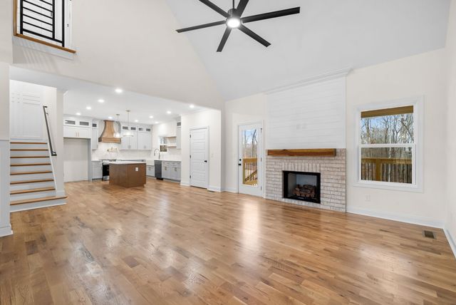 1800 Gholson Rd, Clarksville, TN 37043