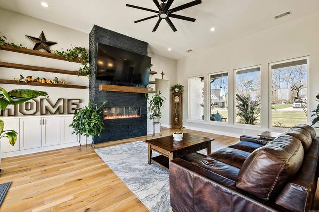 9103 Red Barn Way, Alexander, AR 72002