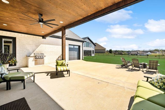 9103 Red Barn Way, Alexander, AR 72002