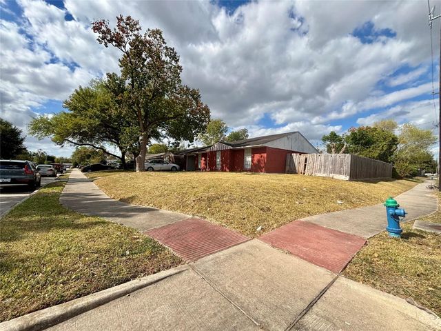 3902 Heatherbloom Drive, Houston, TX 77045
