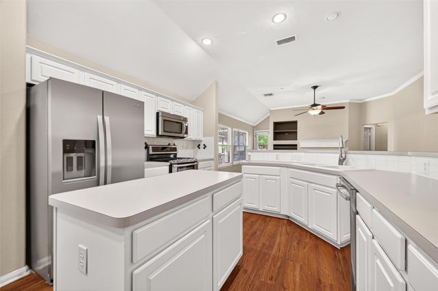 18 Mulberry Glen Place, Spring, TX 77382