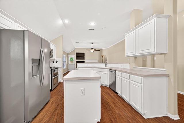 18 Mulberry Glen Place, Spring, TX 77382