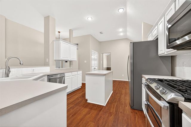 18 Mulberry Glen Place, Spring, TX 77382