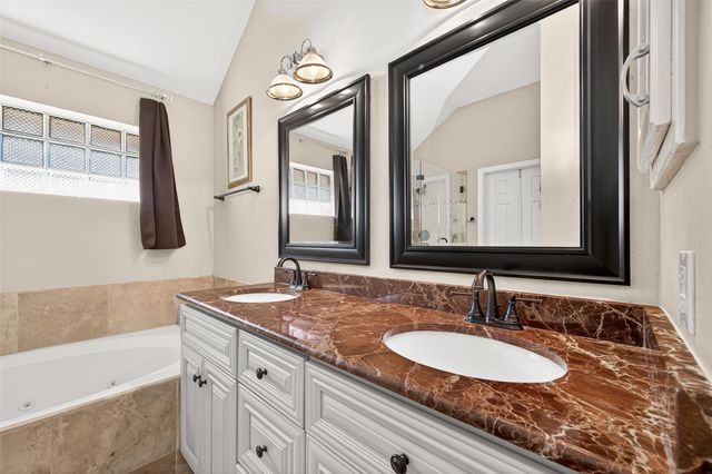 18 Mulberry Glen Place, Spring, TX 77382