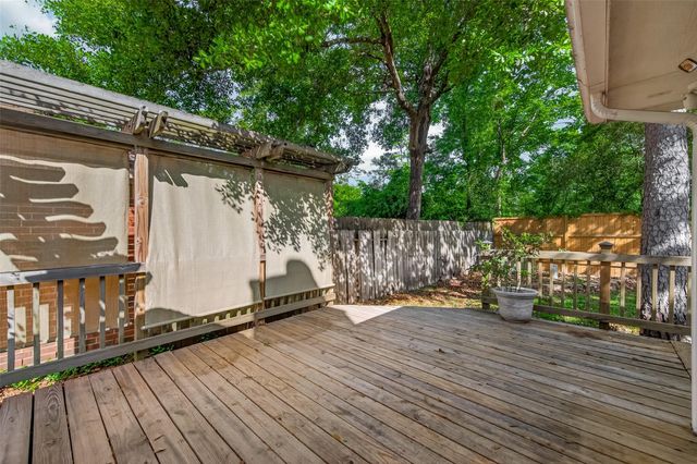 18 Mulberry Glen Place, Spring, TX 77382