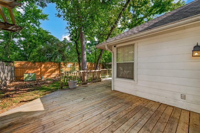 18 Mulberry Glen Place, Spring, TX 77382