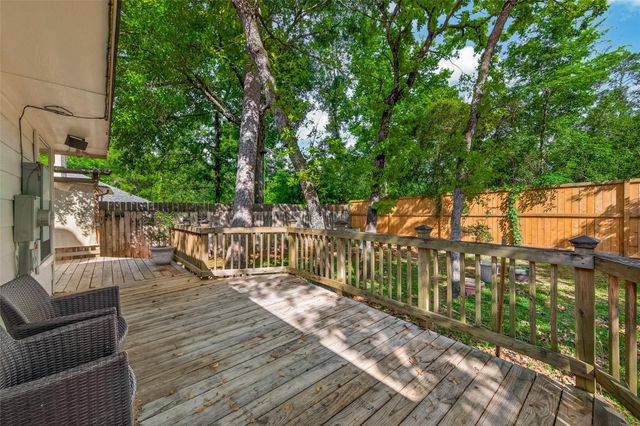 18 Mulberry Glen Place, Spring, TX 77382