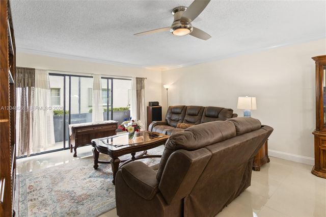 204 E Laurel Drive 1204, Margate, FL 33063