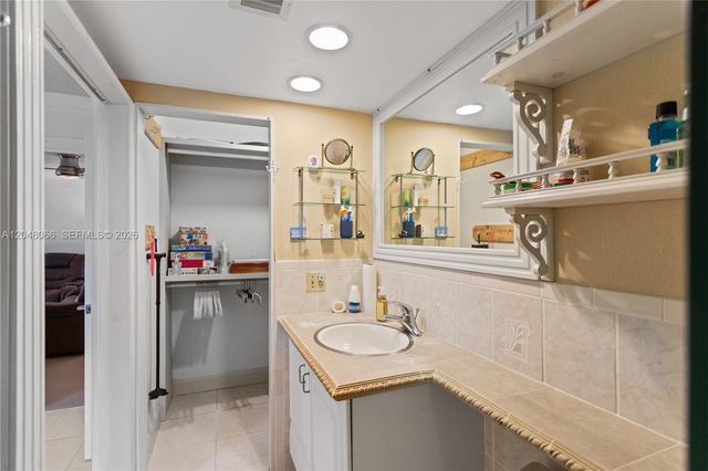 204 E Laurel Drive 1204, Margate, FL 33063