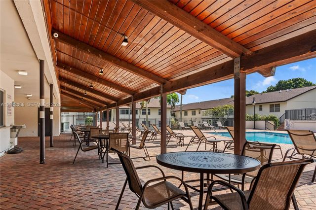 204 E Laurel Drive 1204, Margate, FL 33063