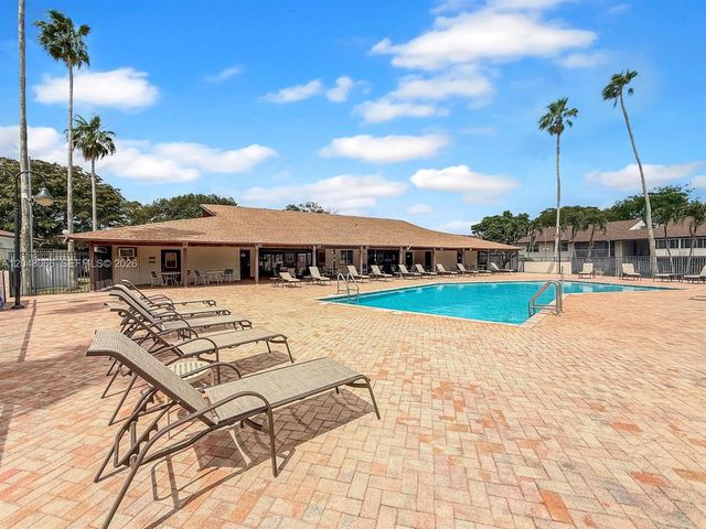 204 E Laurel Drive 1204, Margate, FL 33063
