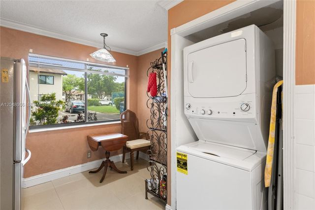 204 E Laurel Drive 1204, Margate, FL 33063
