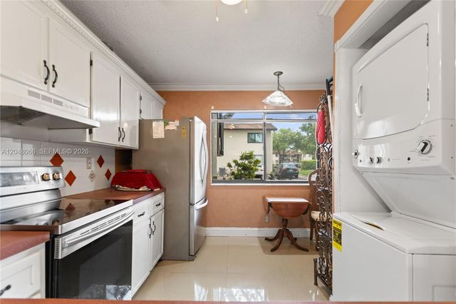 204 E Laurel Drive 1204, Margate, FL 33063