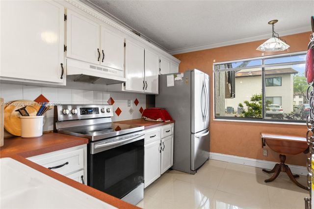 204 E Laurel Drive 1204, Margate, FL 33063